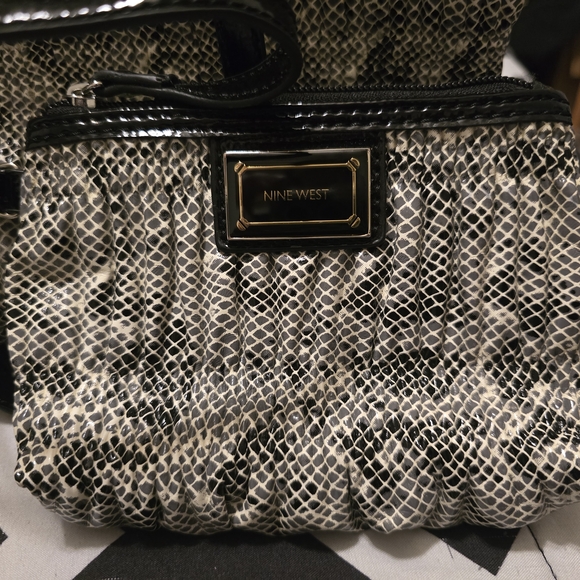 Nine West Elegant Snakeskin Pattern Tote Bag Set with Matching Coin Purse - Picture 5 of 10